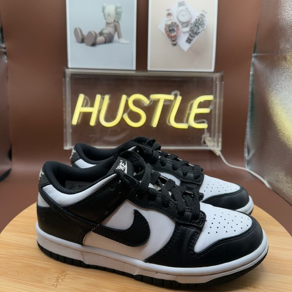 Nike Dunk Low (GS) “Panda” Big Kids' Shoes Sz 3.5Y - Picture 1 of 10